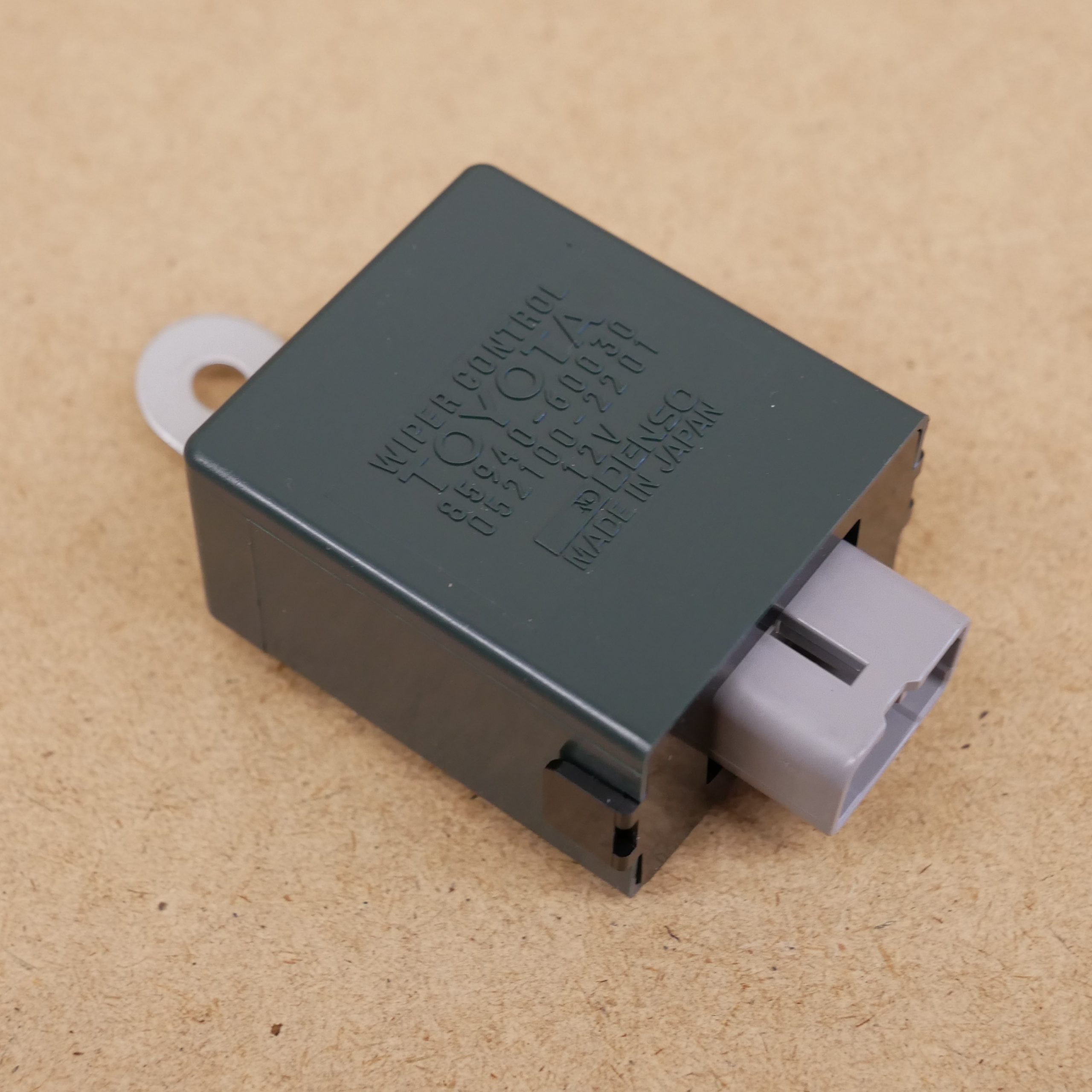 Toyota LandCruiser J7 Relais Relay Scheibenwischer front wiper Toyota LandCruiser J7 Relais Relay Scheibenwischer front wiper