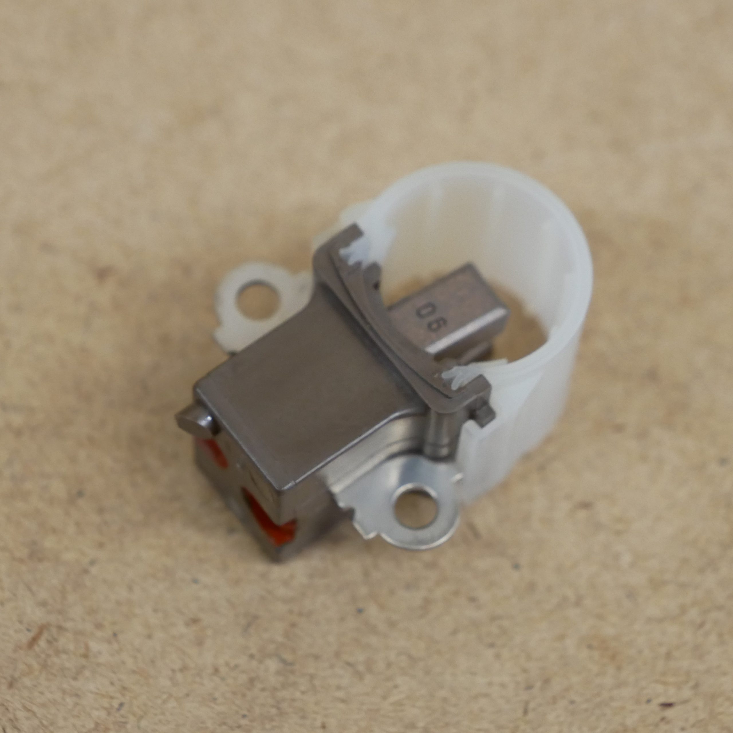 Original Toyota Kohlebürste Halter Lichtmaschine Land Cruiser ab 2007 HZJ Original Toyota Kohlebürste Halter Lichtmaschine Land Cruiser ab 2007 HZJ76 HZJ78 HZJ79