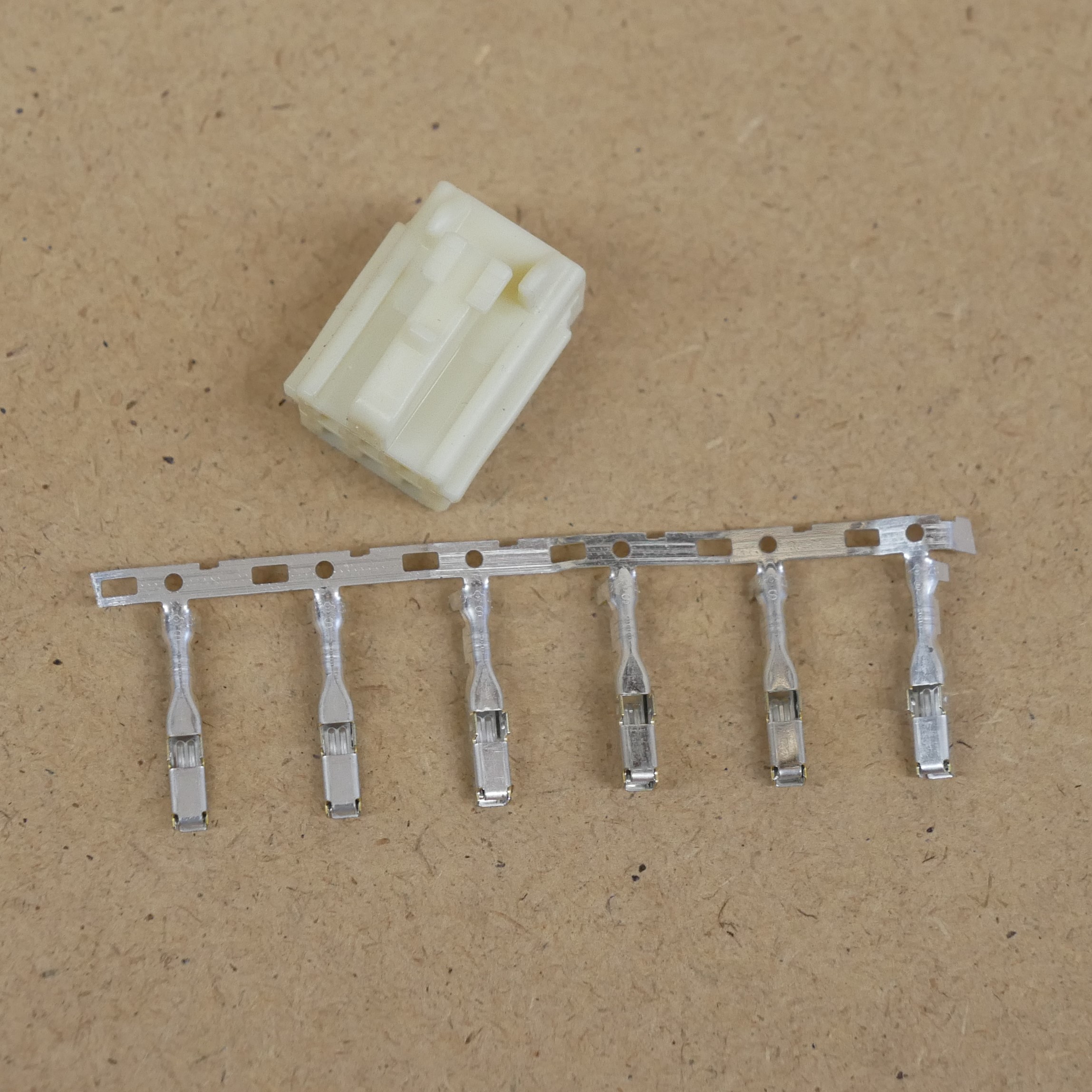 Stecker Rückleuchte Toyota LandCruiser J7 BJ LJ HZJ GRJ PZJ Stecker Rückleuchte Toyota LandCruiser J7 BJ LJ HZJ GRJ PZJ